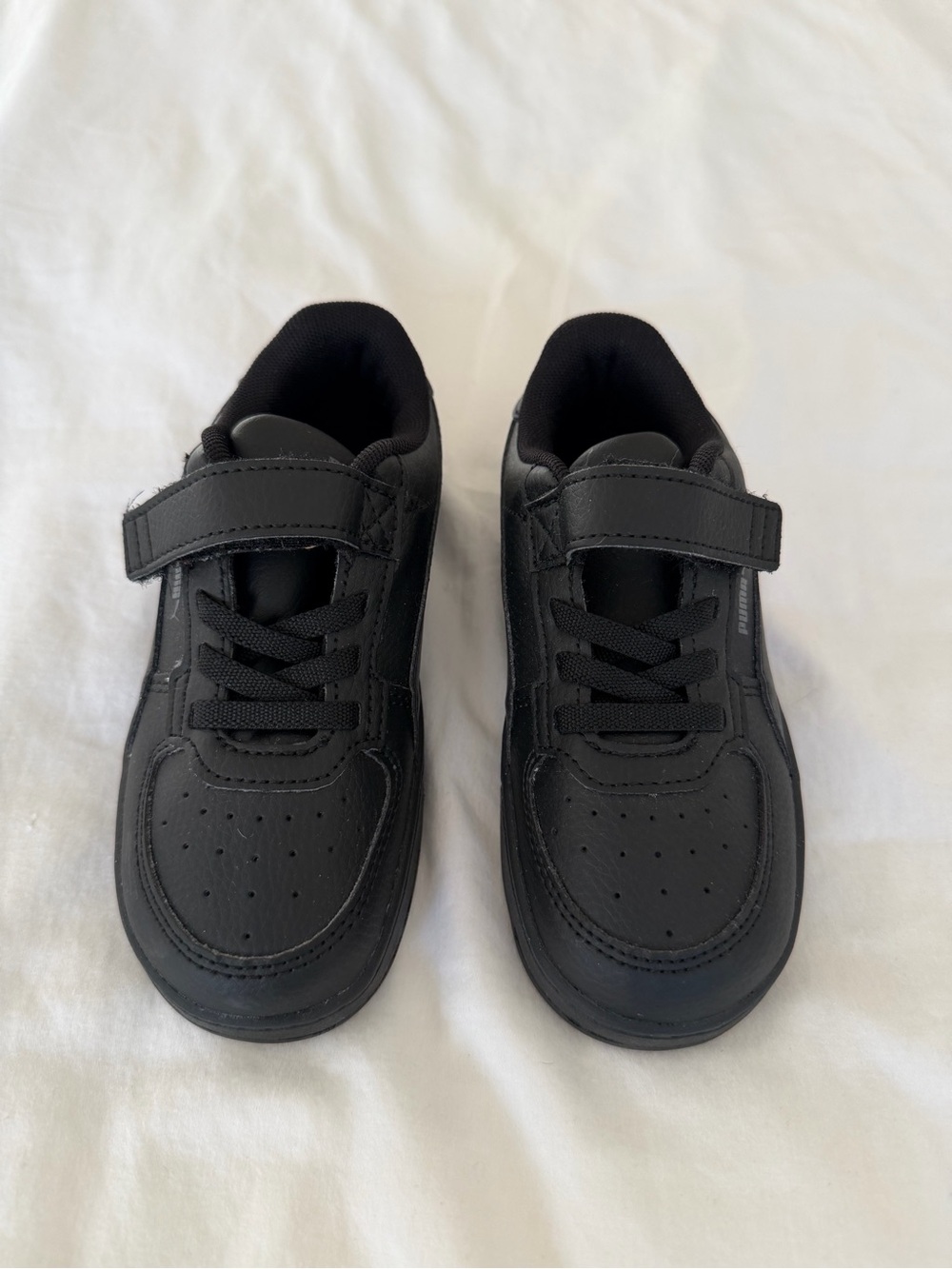 Puma Kids Shoes, in Black, size 10C
